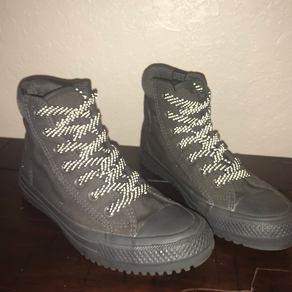 Gray converse size 7